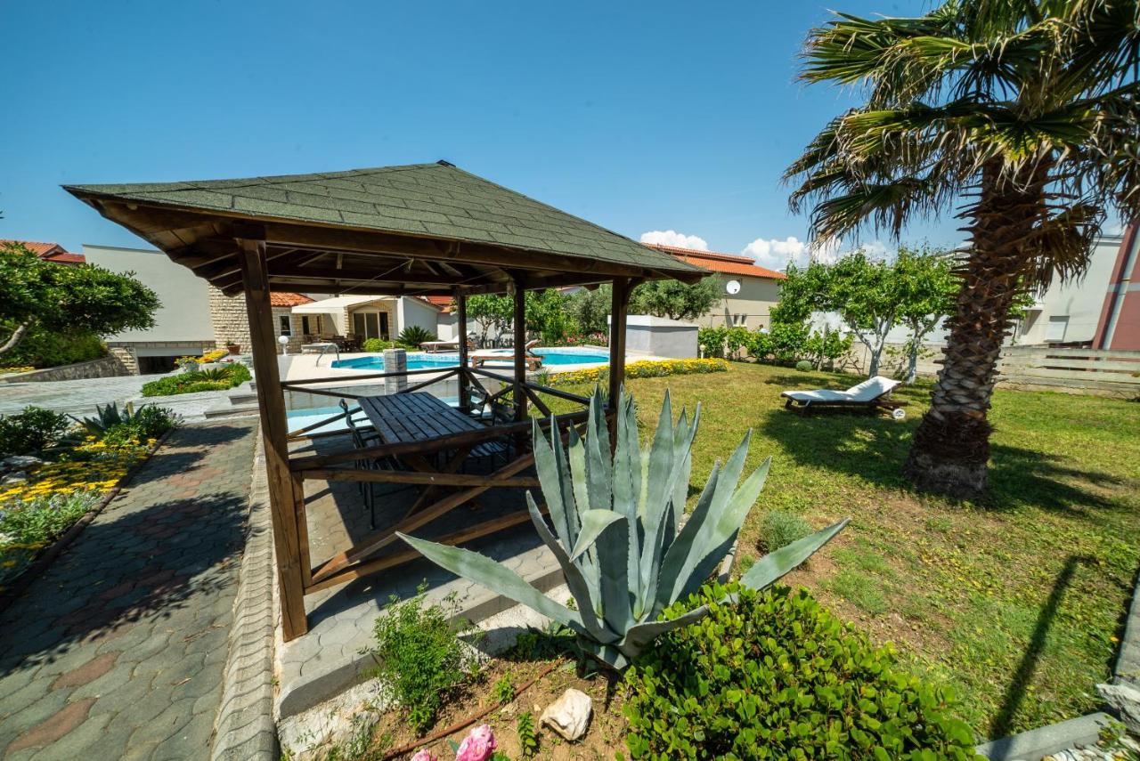 Villa Lulic Vir Exterior photo