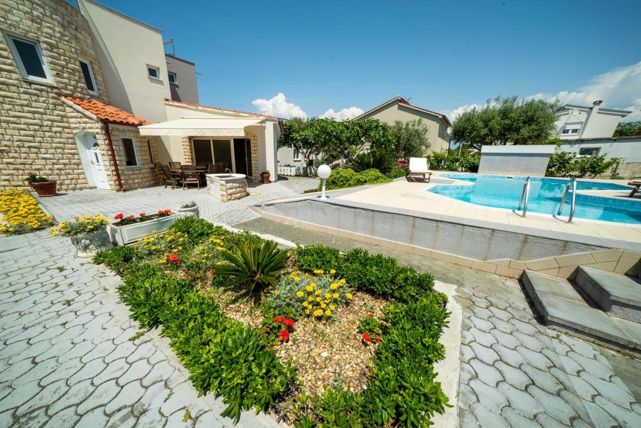 Villa Lulic Vir Exterior photo